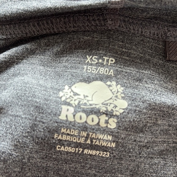 Roots Lightweight Hoodie – Size XS | Cozy Comfort | Athleisure Essential | - Picture 6 of 7
